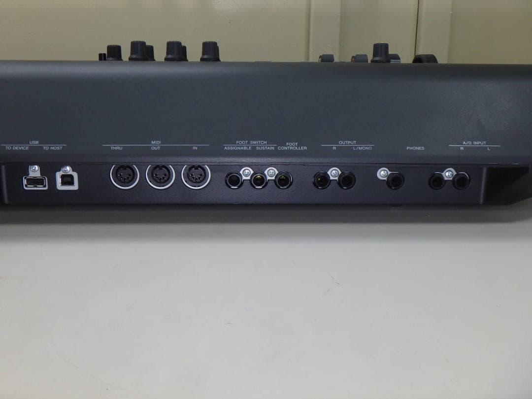 【シンセサイザー本体】YAMAHA MOXF6 中古品・現状品　音出し確認済