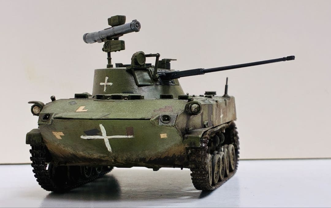 ズベズダ　1/35 BMD-2 完成品　装甲車　戦車　模型　