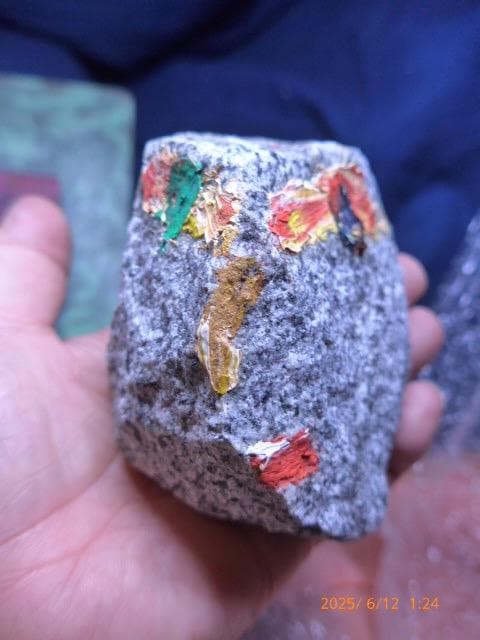 奇才　里見勝蔵の代表作の一つ「石の顔」2体です。油彩によるもので真作です