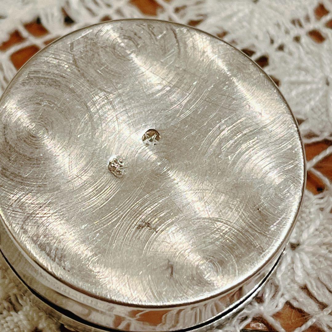 シルバー　シンプルで美しいピルケース