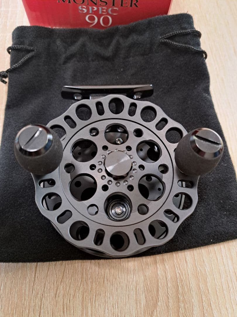 (極美品)宇崎日新 インヴィクタクロダイMBモンスターSPEC 90