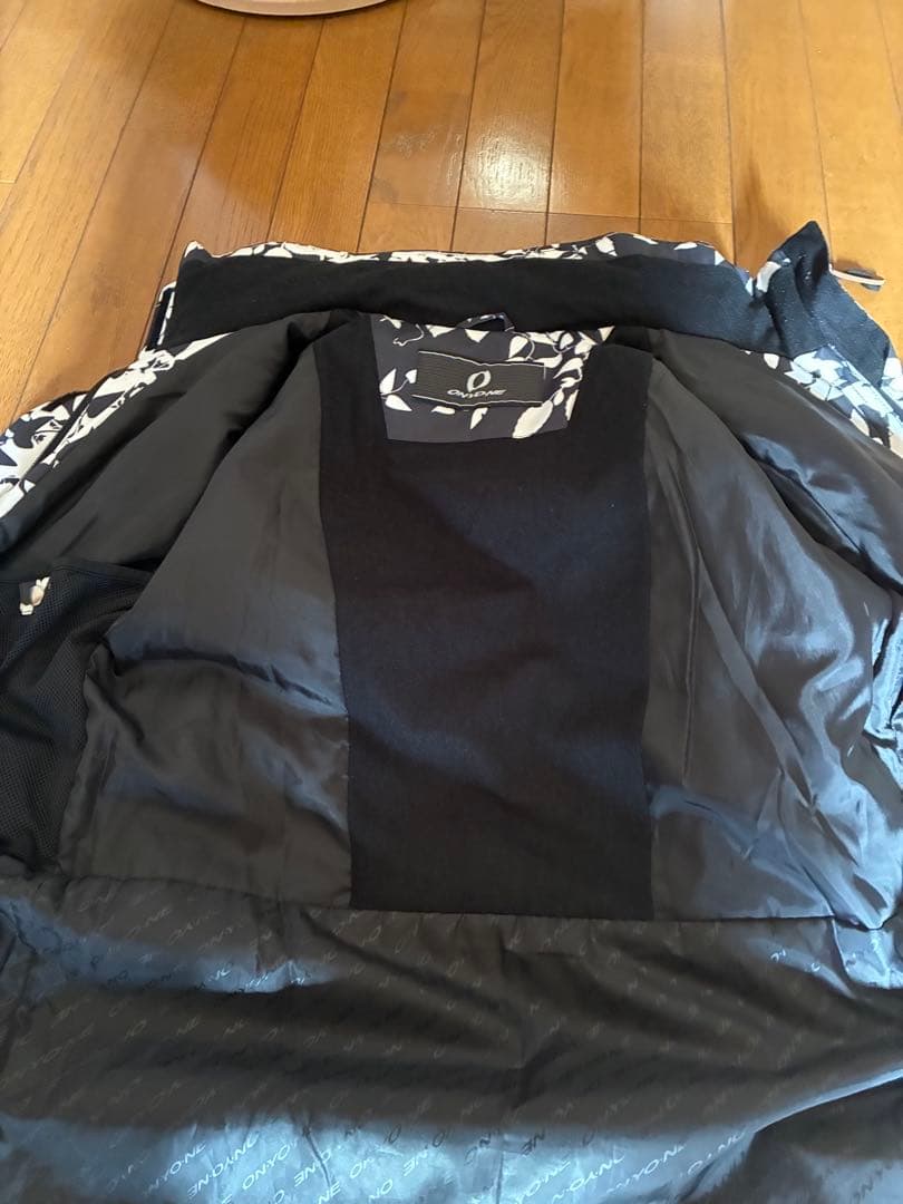 オンヨネ　女性用スキーウェア 花柄