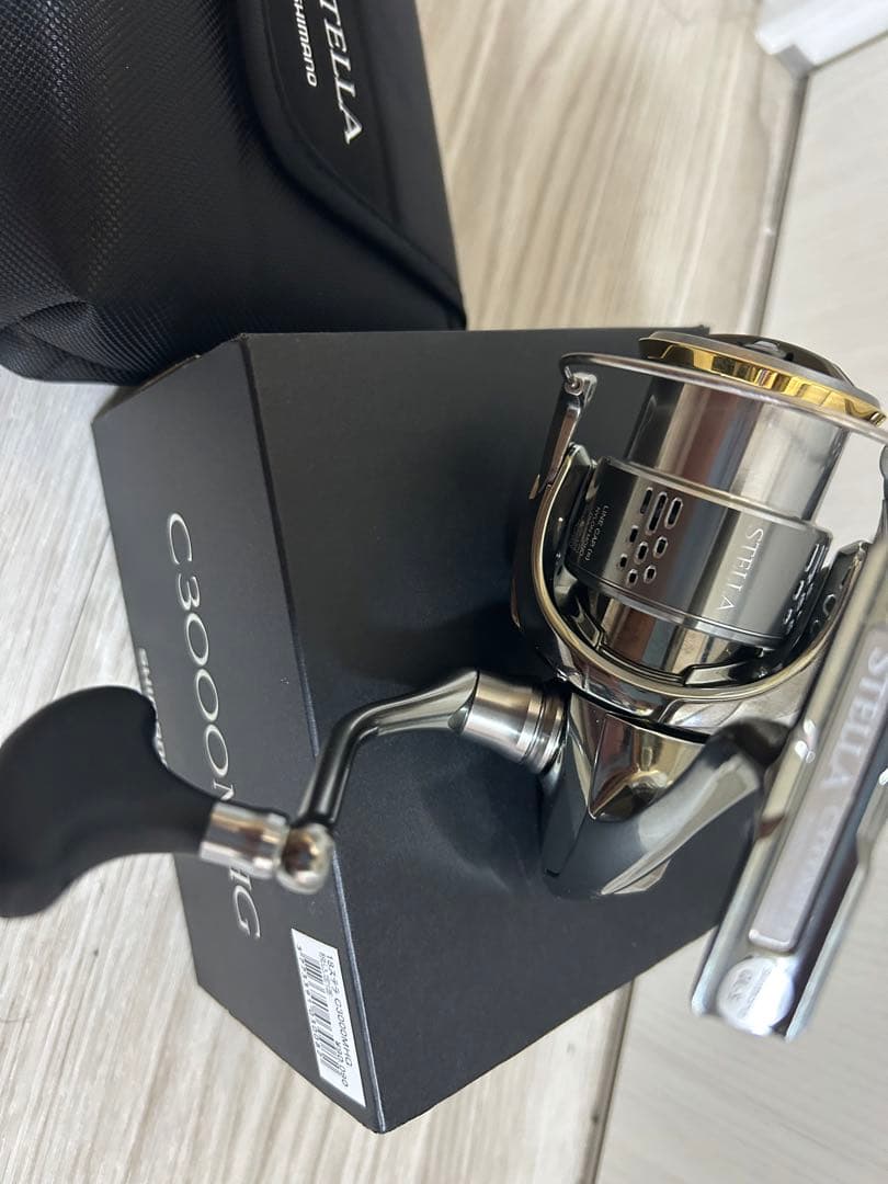 【超美品】18ステラC3000MHG スピニングリール