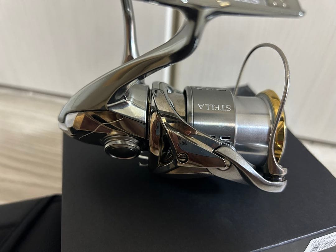 【超美品】18ステラC3000MHG スピニングリール