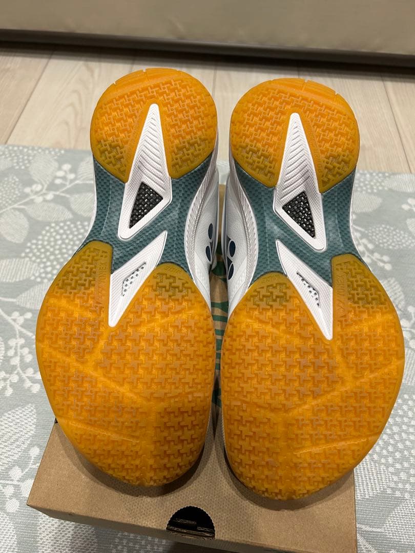 ヨネックス パワークッション 65Z SHB65Z4W 25.0cm