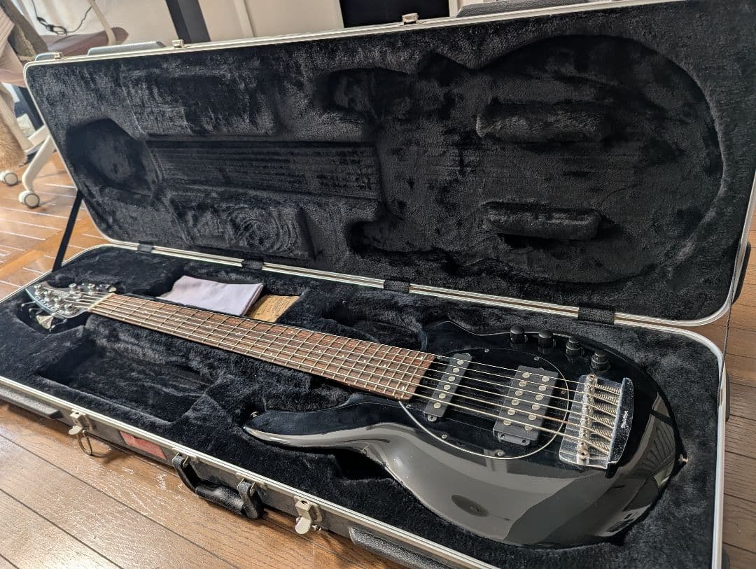 Musicman Bongo 6 HS (Black) ハードケース付き