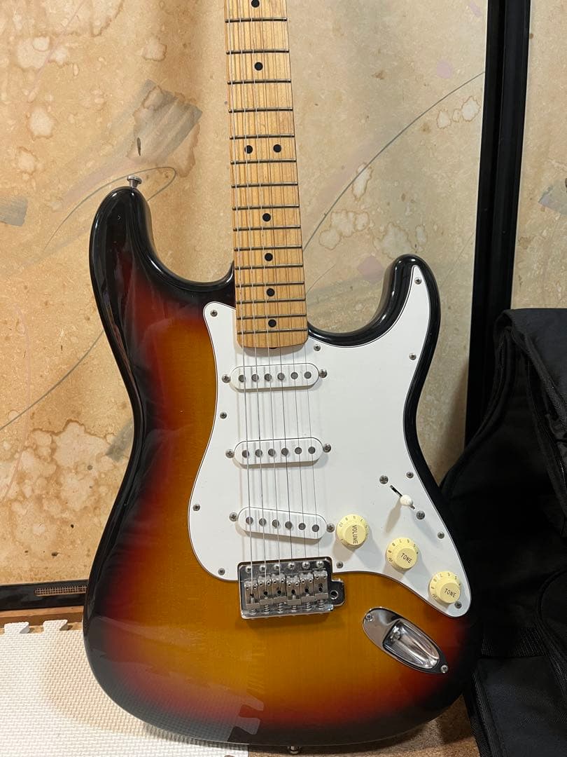 fender japan ストラトキャスター　サンバースト