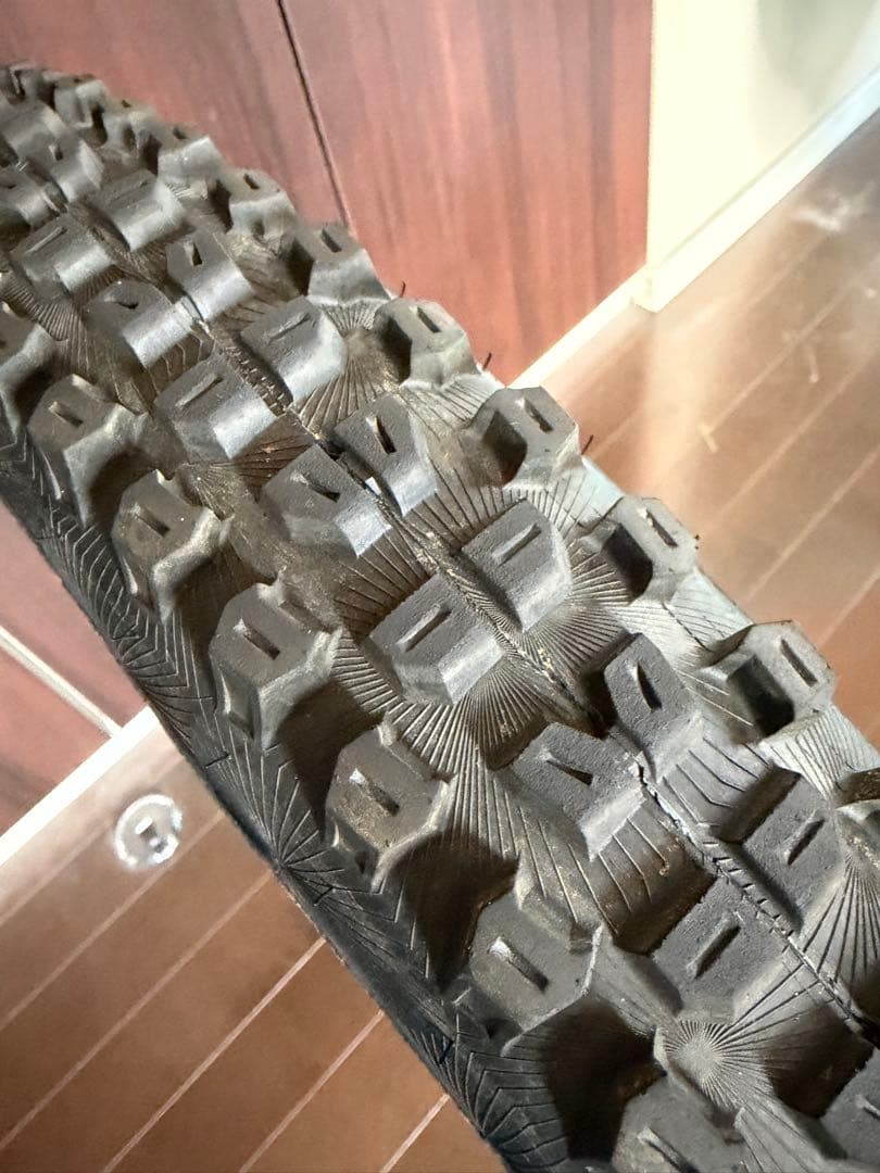 コンチネンタルKRYPTOTAL Reリア 29x2.4