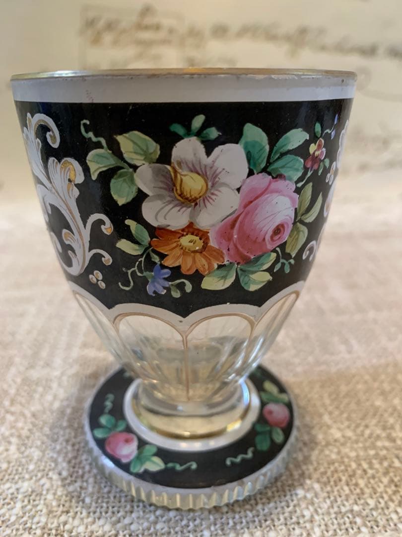 フランス製　アンティークの手書きのエナメル花柄ガラスのゴブレット！素敵です！