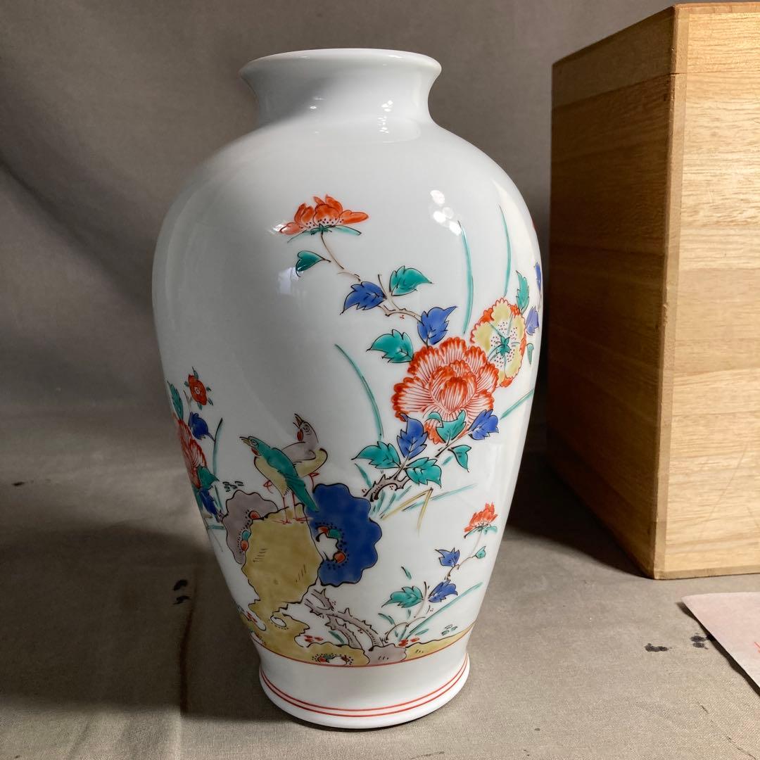 【柿右衛門】赤絵の伝統　名窯　人間国宝　十三代酒井田柿右衛門作　錦牡丹鳥文　花瓶