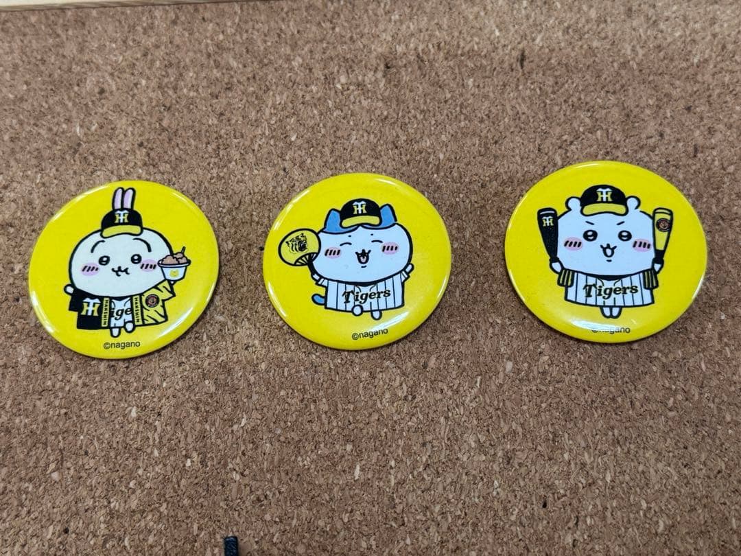 ちいかわ　阪神タイガースコラボ缶バッジ