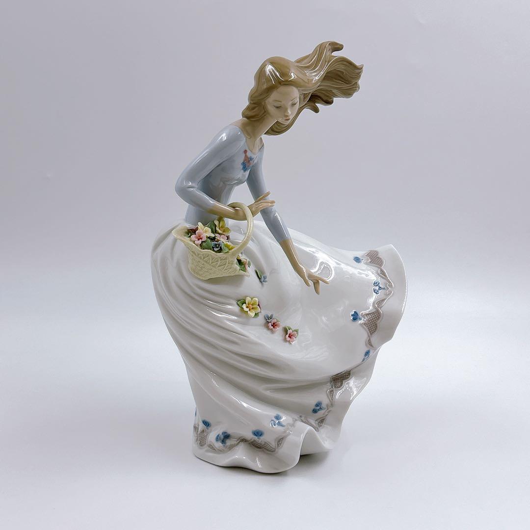 LLADRO リヤドロ 風のいたずら #6767