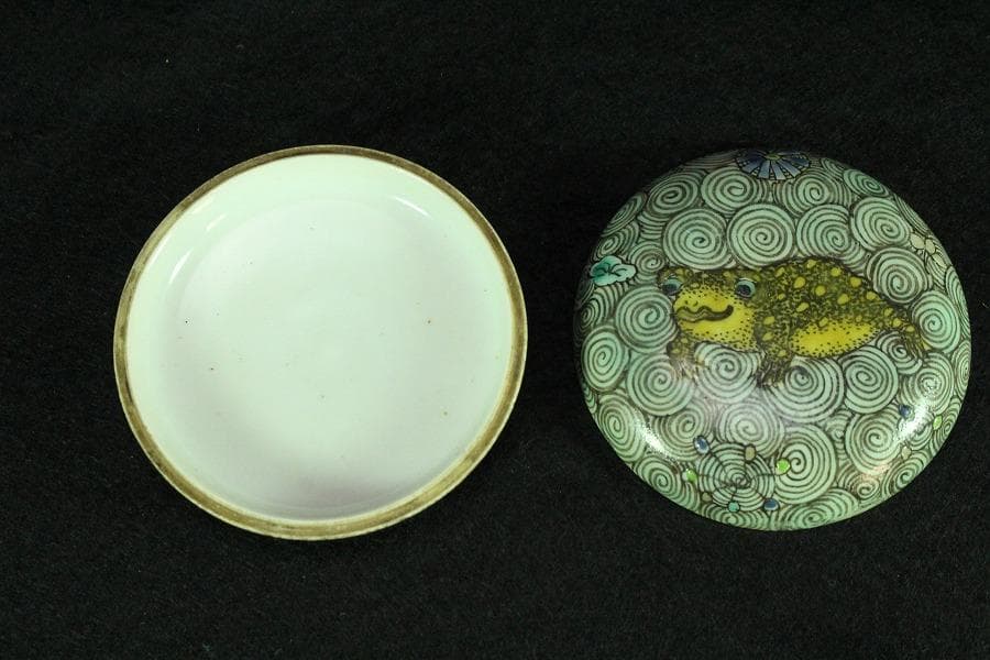 中国美術 色絵 渦蛙紋 香合 古美術 唐物(K-YC536)