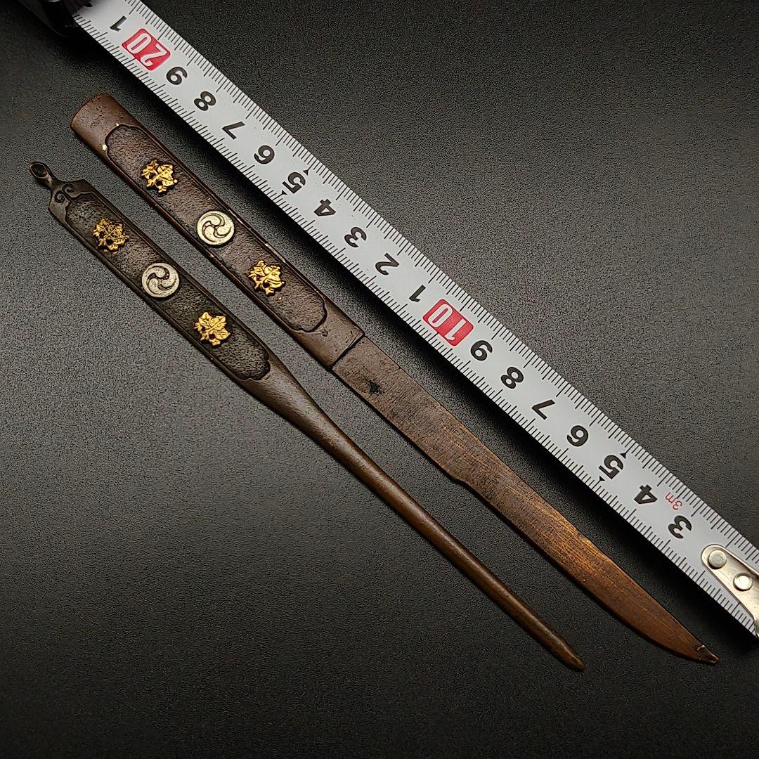 日本刀装具　小柄　笄　家紋の図　五三の桐　三巴の紋　銅地　絵金銀　刀剣美術