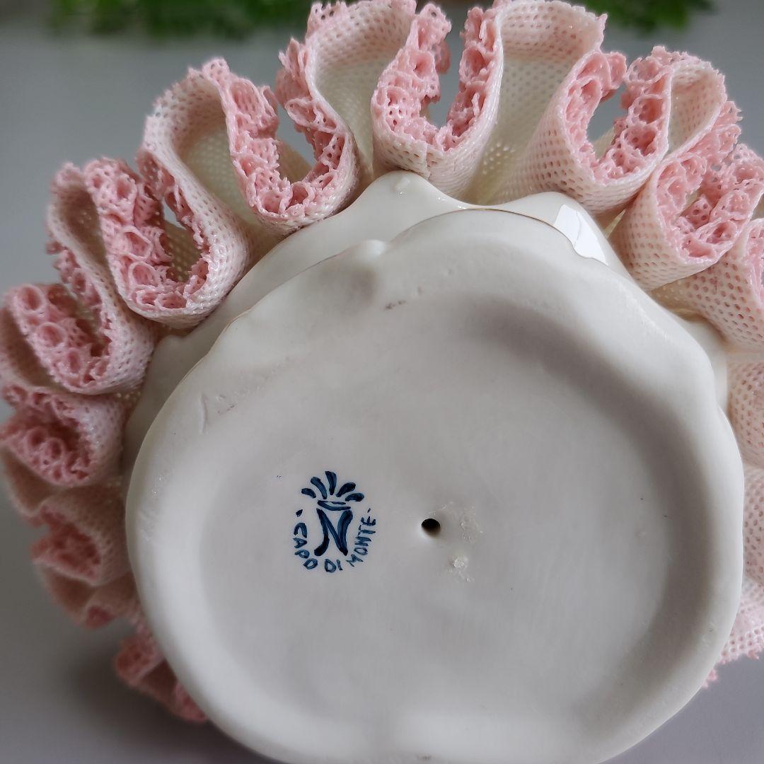 カポディモンテ　椅子に座ったレ―スド―ル（陶磁器） 約13cm