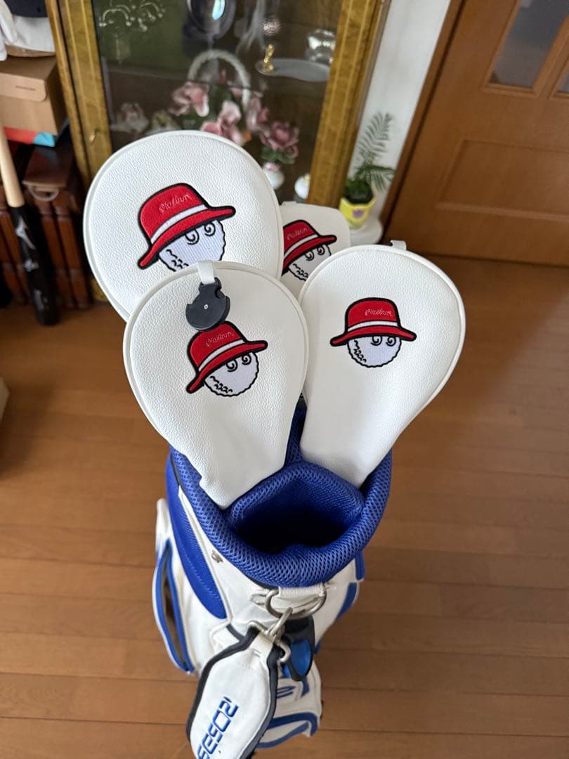 ロサーセン・スタンド付きキャディバッグとマルボンヘッドカバー付き