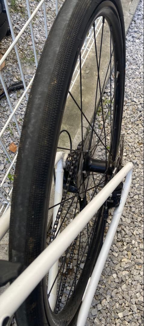 TREK ロードバイク　ホワイト　ライト、テールライト、ワイヤーロック付き