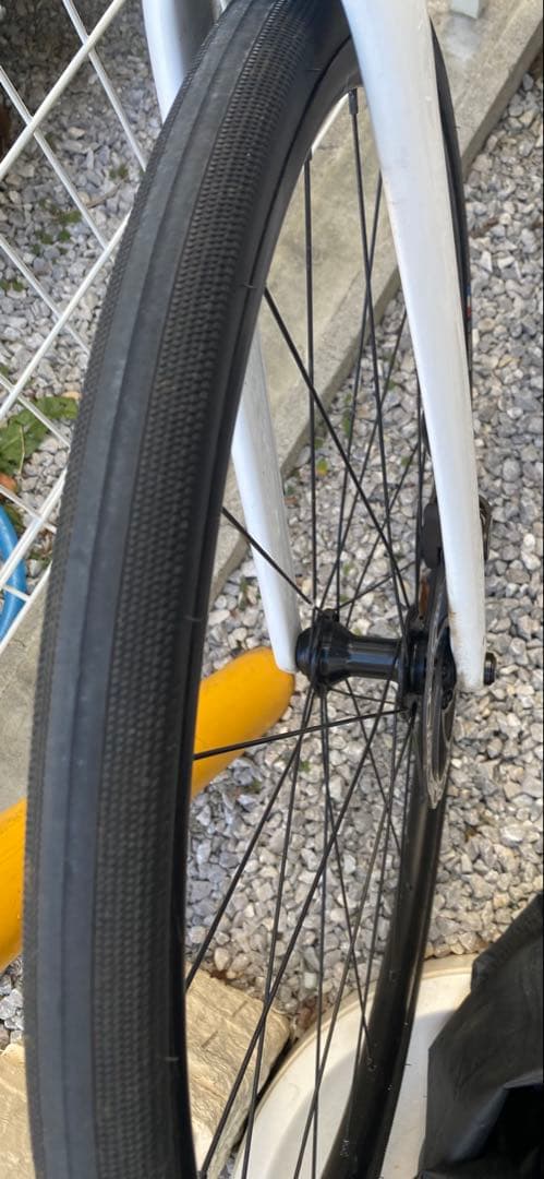 TREK ロードバイク　ホワイト　ライト、テールライト、ワイヤーロック付き