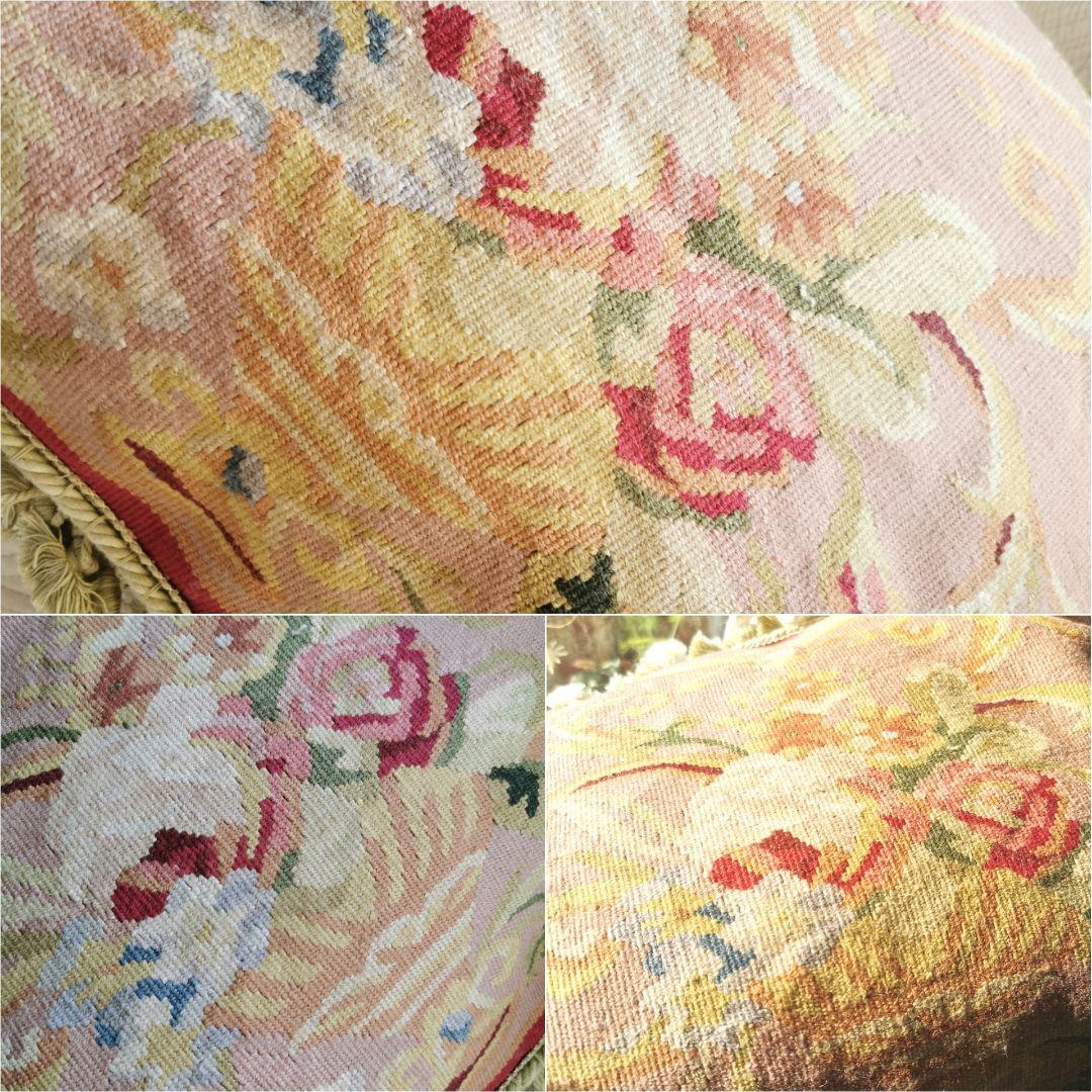 アンティークフランス オービュッソン織 花器モチーフ タッセル付クッションカバー