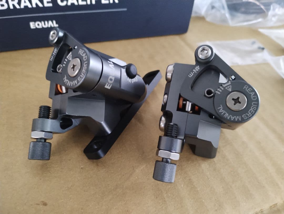 グロータックequalブレーキキャリパーセット取り付けのみ部品未開封
