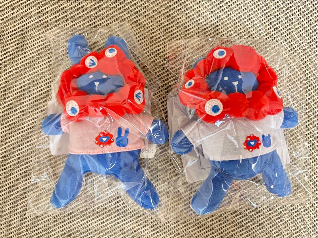 ミャクミャクなりきりおすわりマスコットチャーム　Tシャツver 2個セット　新品