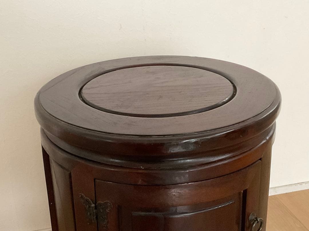 李朝家具　丸型スツール　蝶　蝶番　小引き出し付き　収納　椅子　サイドテーブル