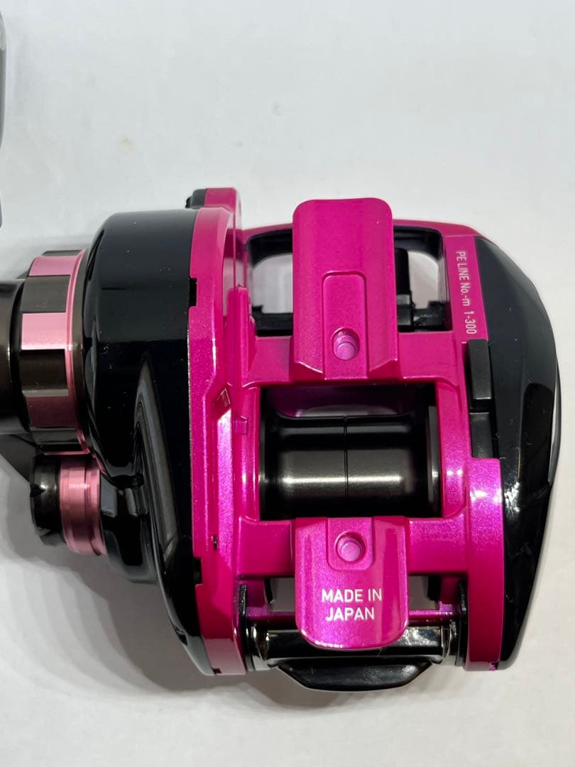 【新品未使用】ダイワ ベイトリール 紅牙TWハイパーカスタム8.6R 右ハンドル