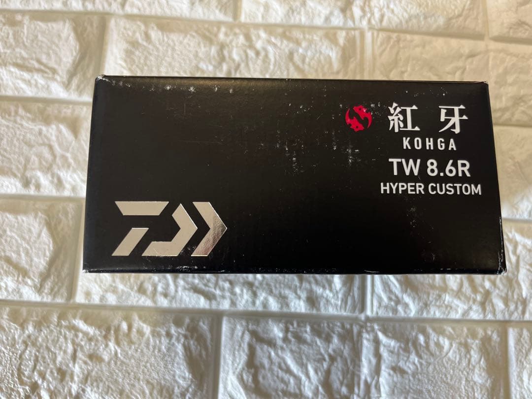 【新品未使用】ダイワ ベイトリール 紅牙TWハイパーカスタム8.6R 右ハンドル