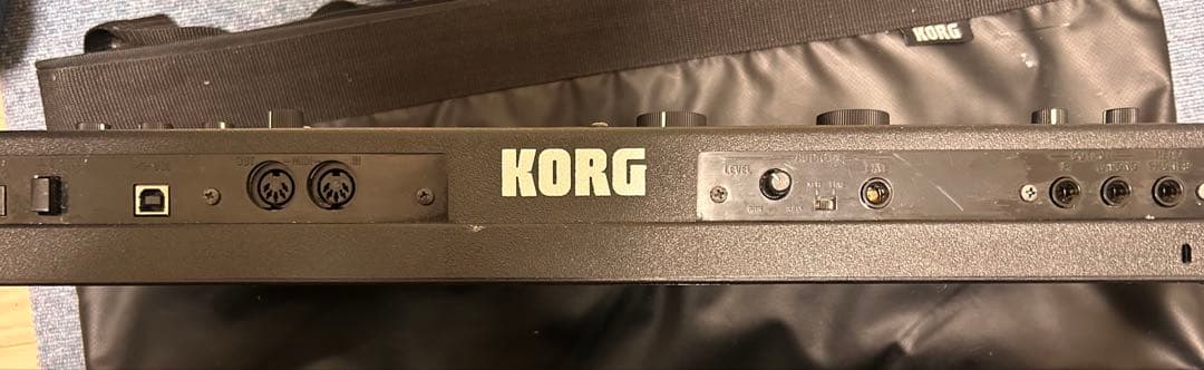 microKORG XL+ シンセサイザー　ケース、電源アダプタ、マイク付き