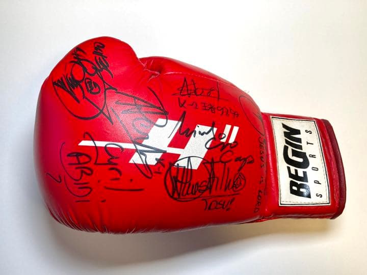 K-1ファイター 7名のサイングローブ