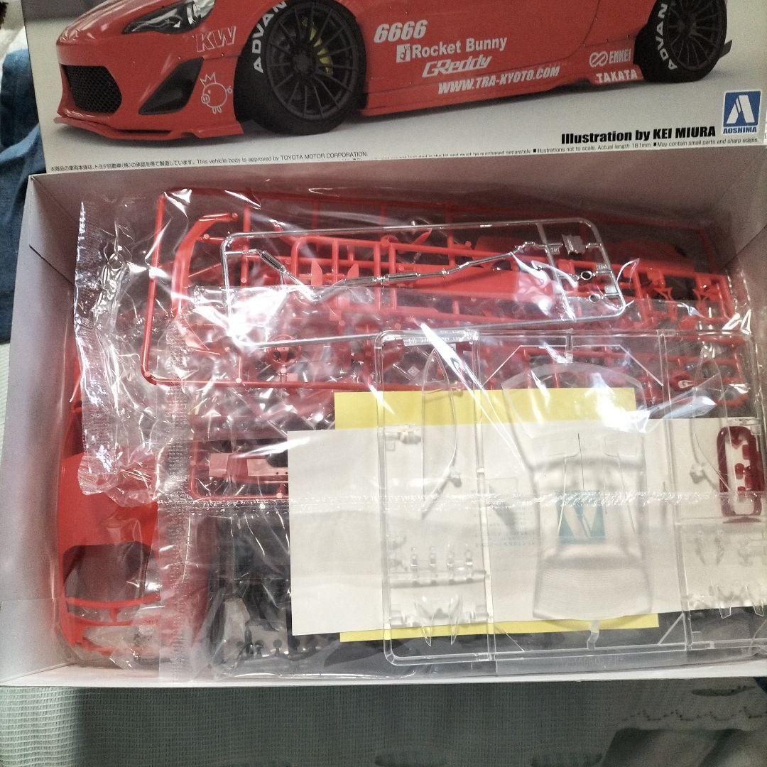 青島 1/24 トヨタ 86 GREDDY&ROCKET BUNNY