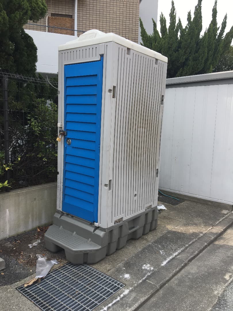屋外用簡易水洗トイレ