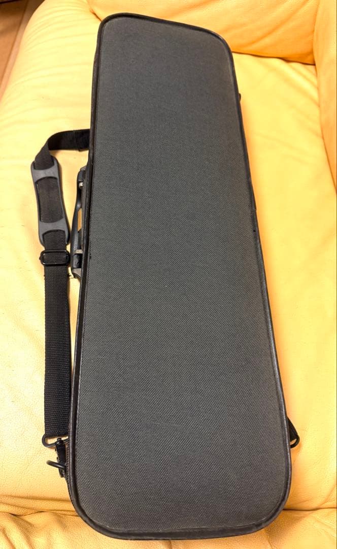 木製1/8バイオリン本体　弓新品付き　松脂・ケース付き