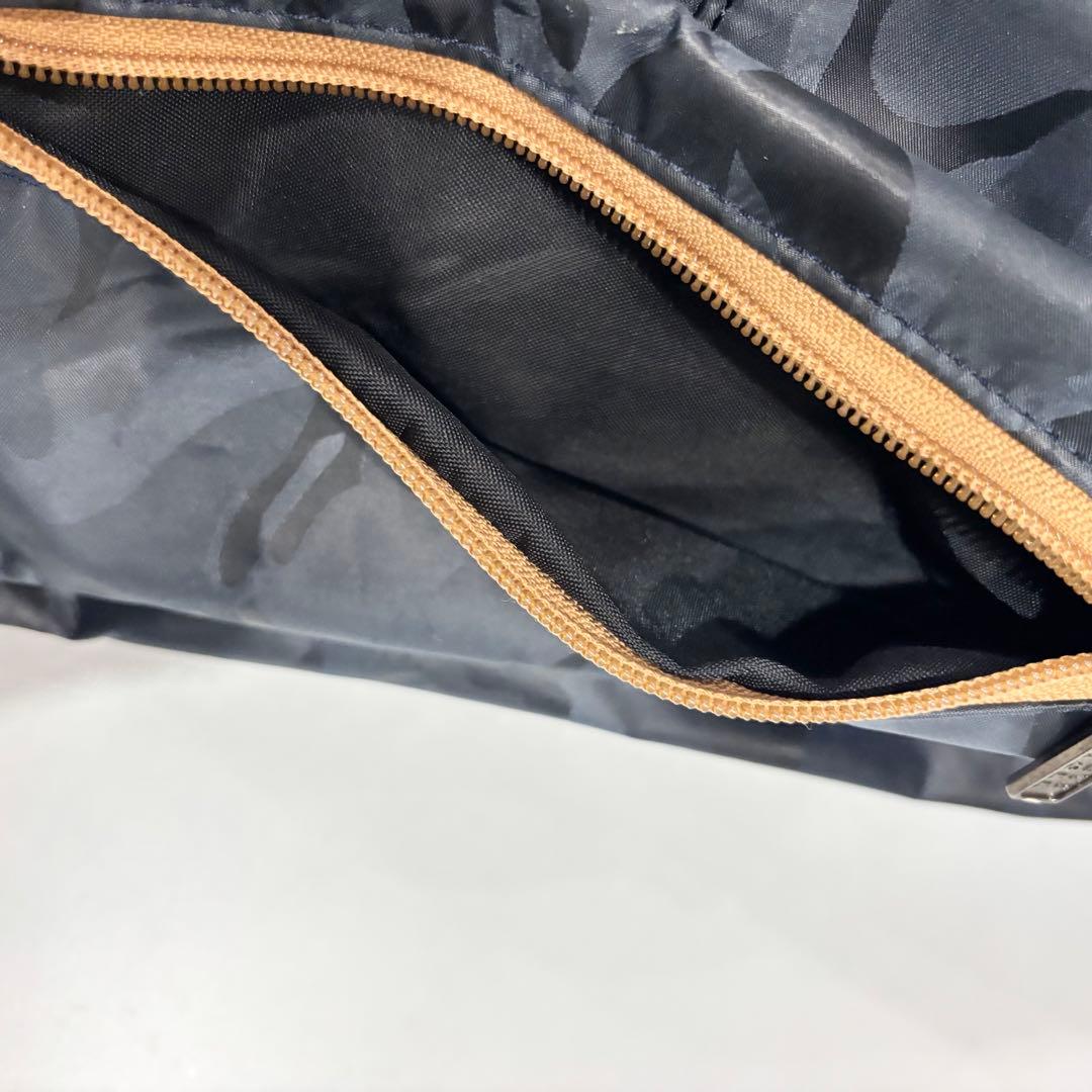 新品バーニーズニューヨーク　さりげない上品なネイビーカモ柄高機能クラブケース限定