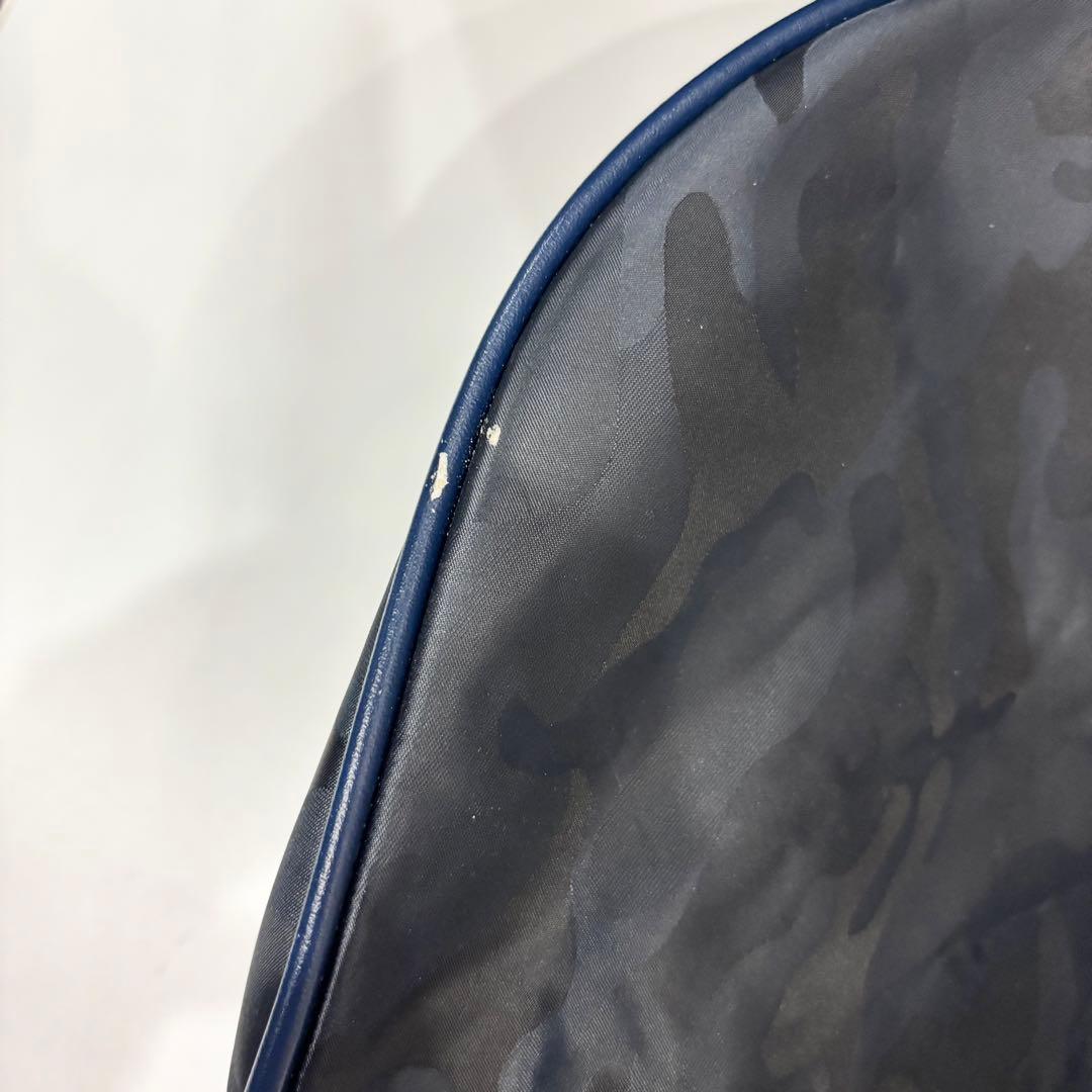 新品バーニーズニューヨーク　さりげない上品なネイビーカモ柄高機能クラブケース限定