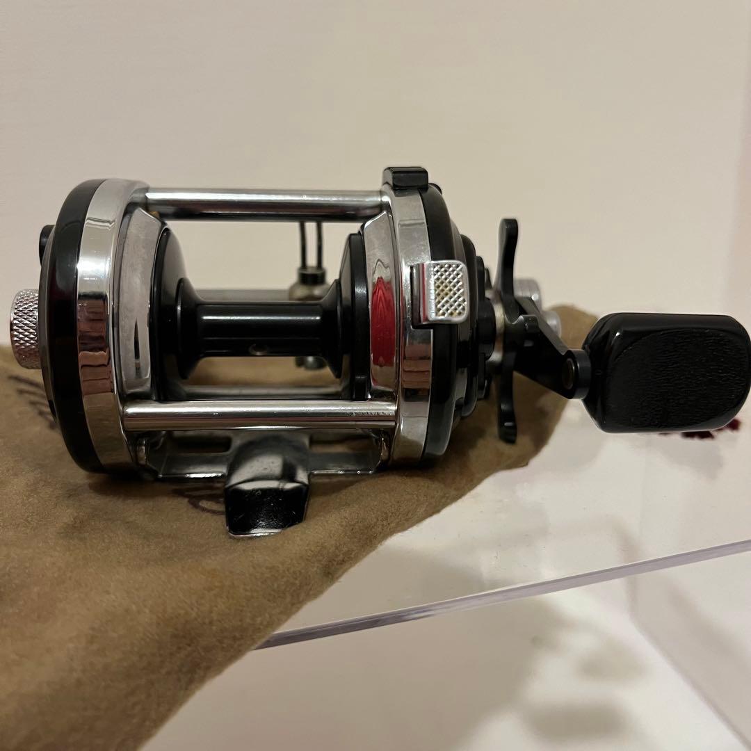 ダイワ ミリオネア 2500C オールド　ベイト　リール