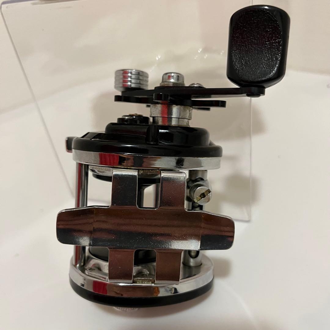 ダイワ ミリオネア 2500C オールド　ベイト　リール