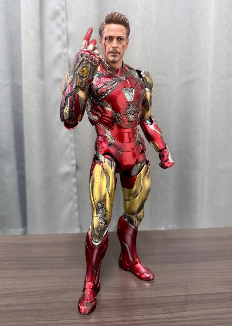 ト*ム様 ホットトイズ　アベンジャーズ　アイアンマン・マーク８５（バトルダメージ