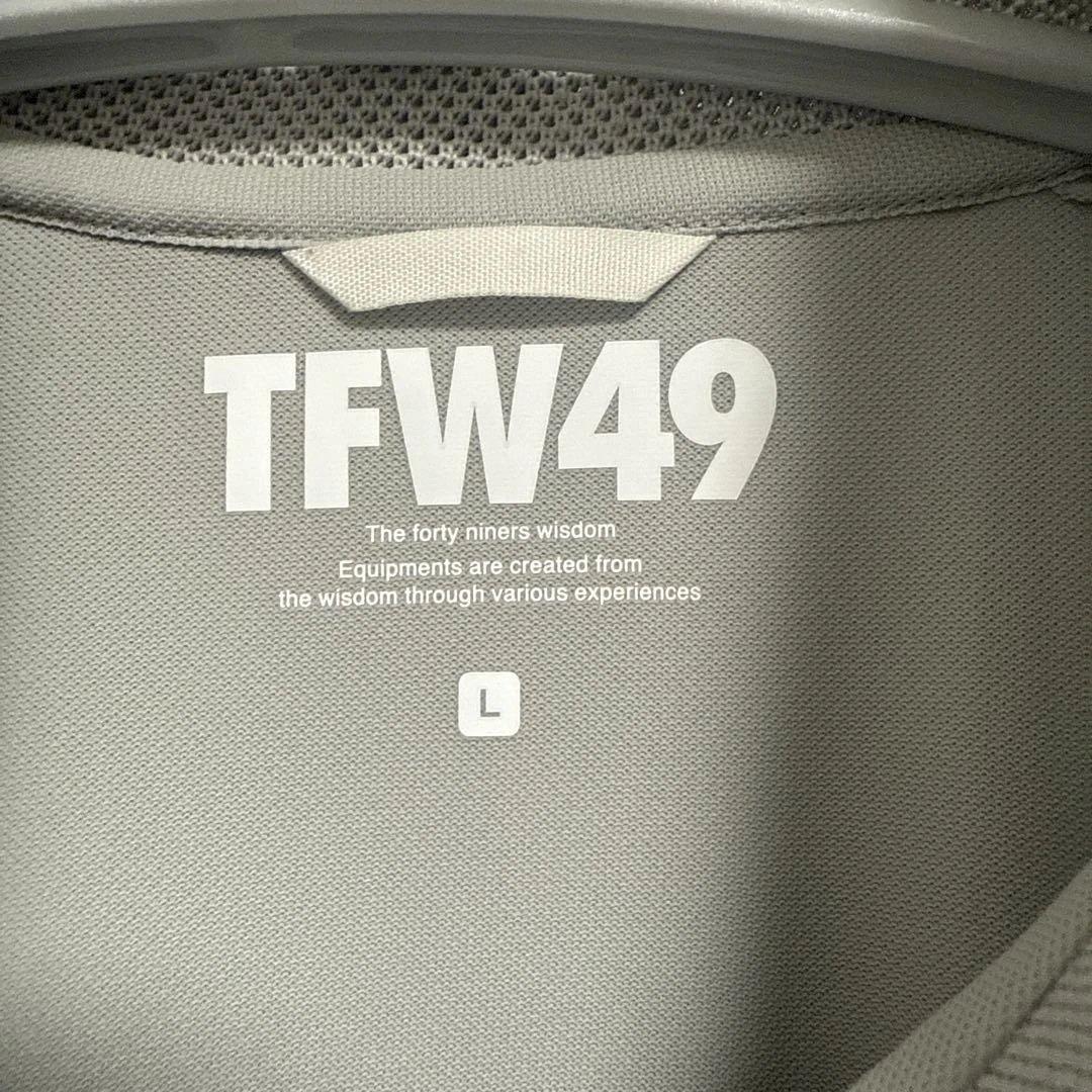 TFW49 ポロシャツ ライトグレー ネオンイエロー　1ラウンド着用