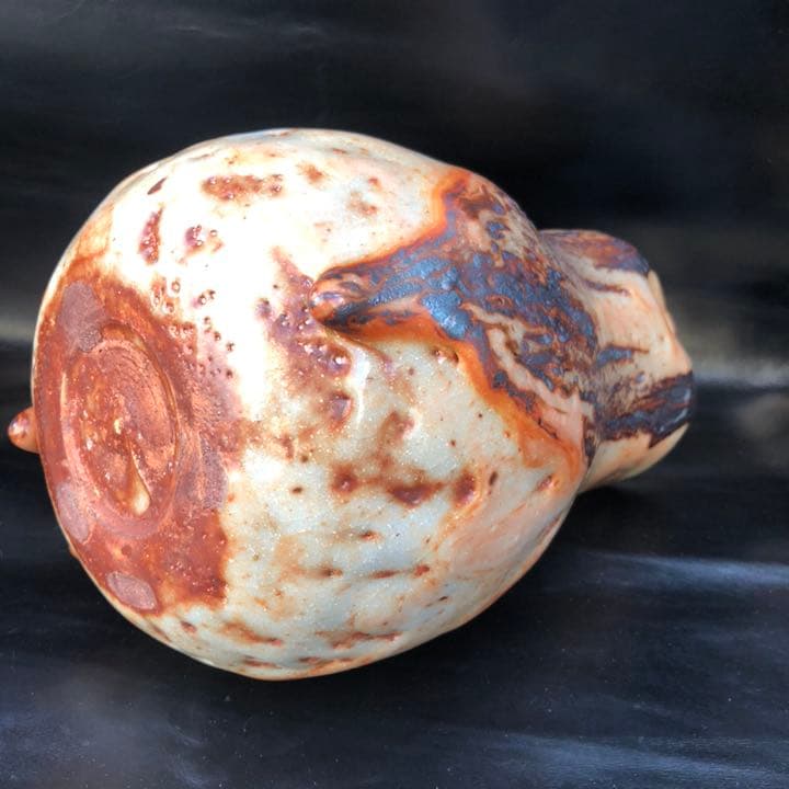 究極の美◼️蔵から、まるで溶岩が流れ出ている様な凄い迫力の壺が出てきました、花道具