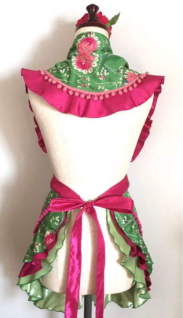 フラメンコ 衣装 ピキージョ エプロン バラ柄 グリーン ピンクポンポン