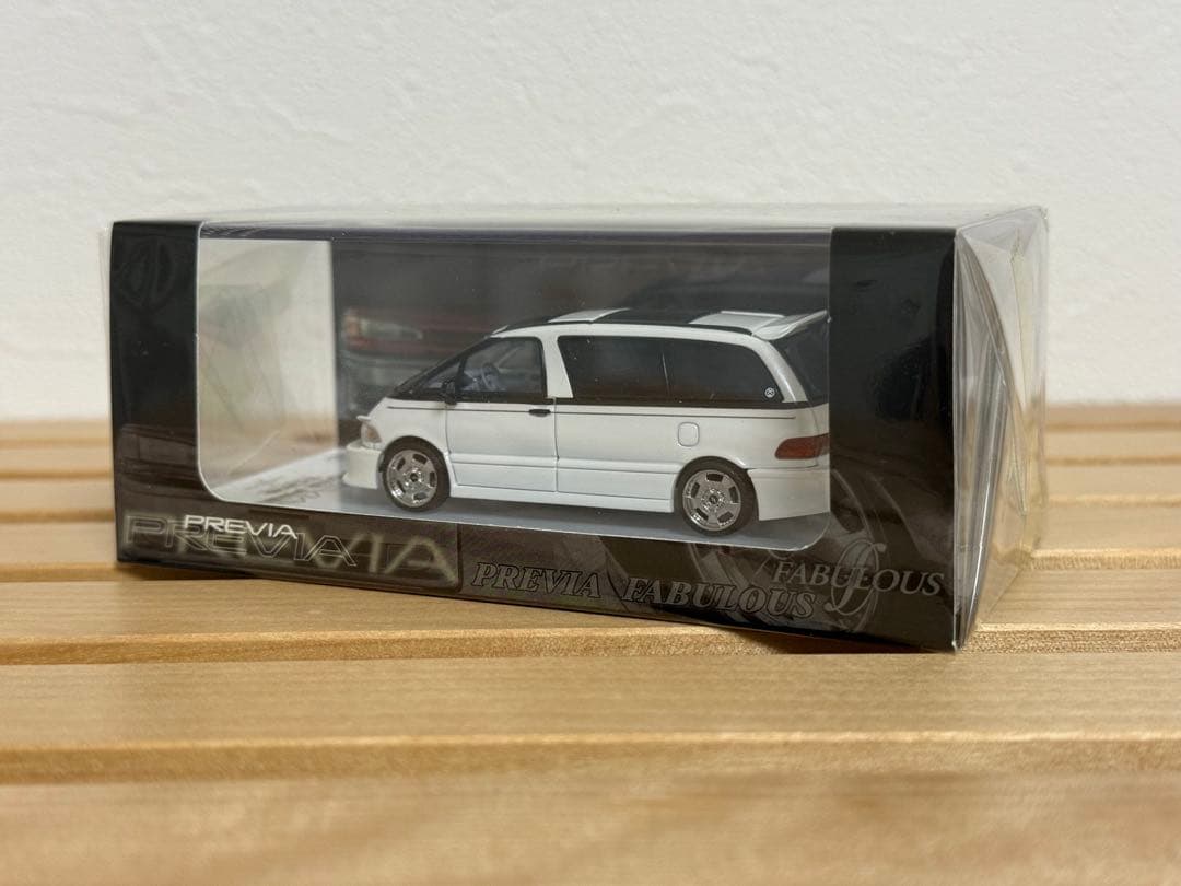 Fabulous 1/64 toyota previa (白)