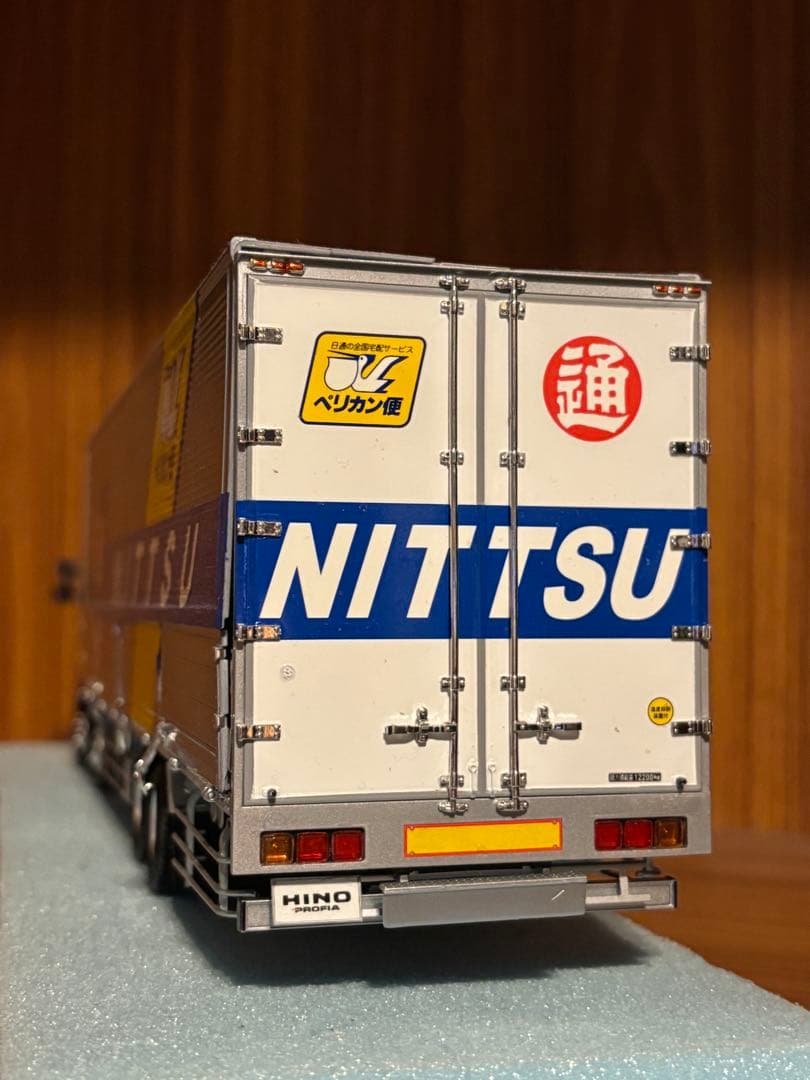 アオシマ　ヘビーフレイト日通ペリカン便　完成品