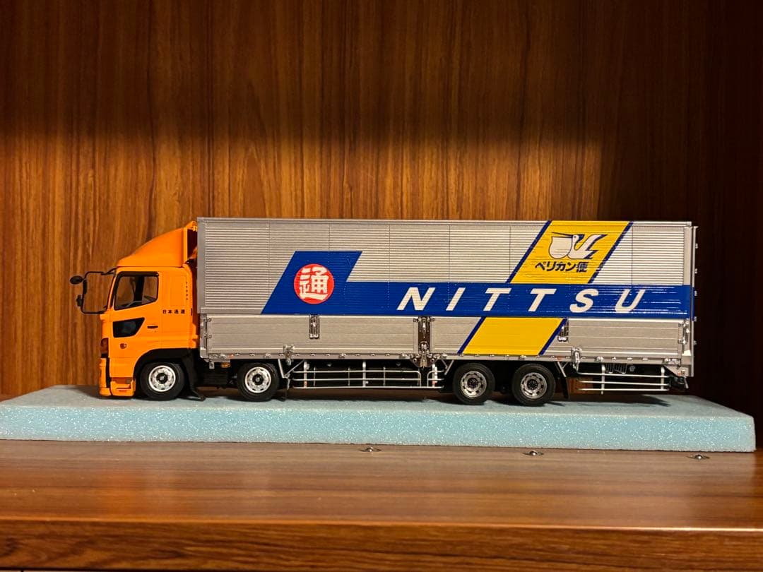 アオシマ　ヘビーフレイト日通ペリカン便　完成品