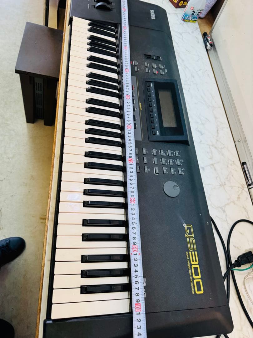 ヤマハ QS300 シンセサイザー 中古品 レトロ 電化製品 音楽 編集