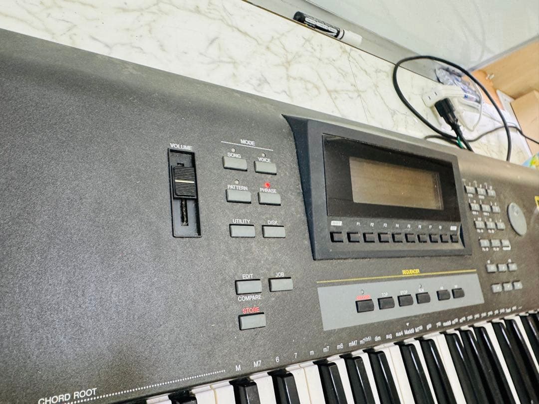 ヤマハ QS300 シンセサイザー 中古品 レトロ 電化製品 音楽 編集