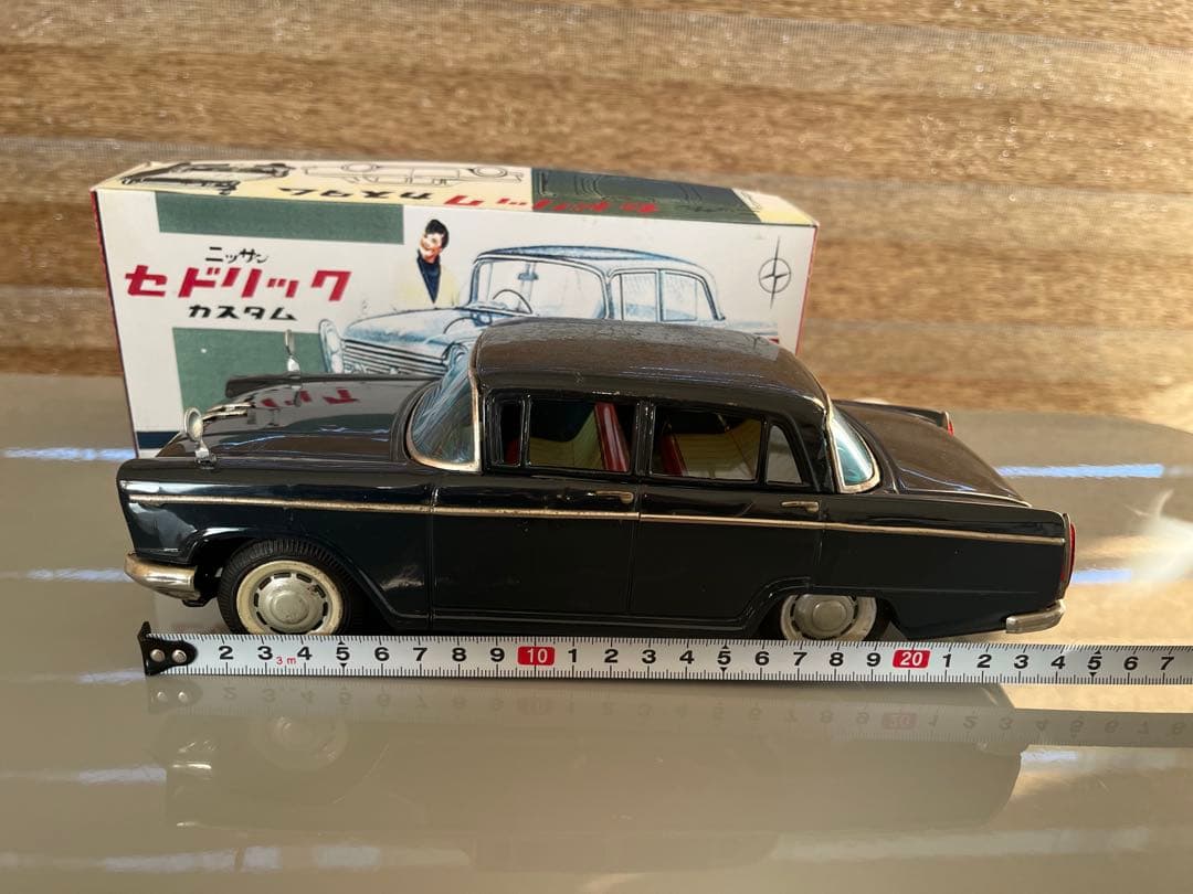 ブリキのニッサン セドリック