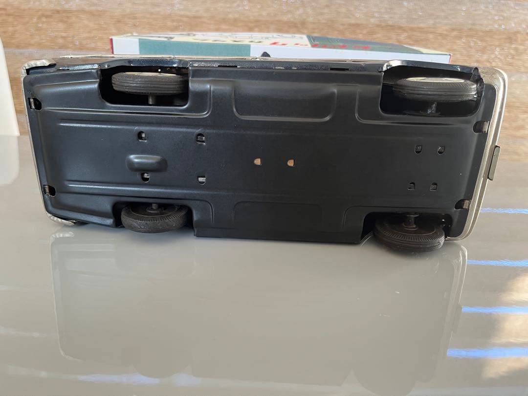 ブリキのニッサン セドリック