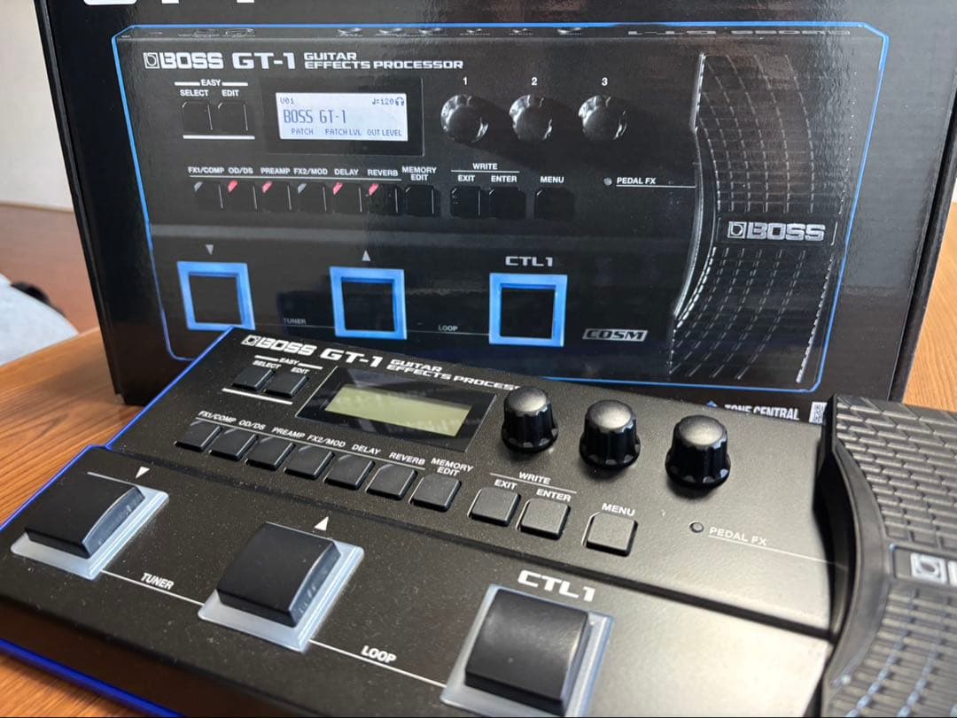 BOSS GT-1 ギターエフェクター 本体とACアダプター