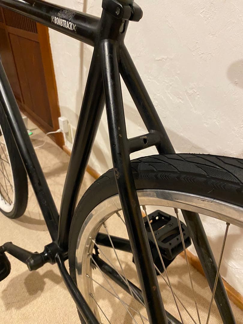 【送料込み】700c ボムトラックDIVIDEピストダーカスワン トリ車fgfs